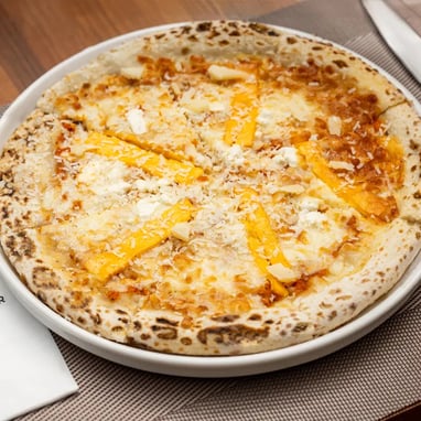 VIER-KÄSE-PIZZA